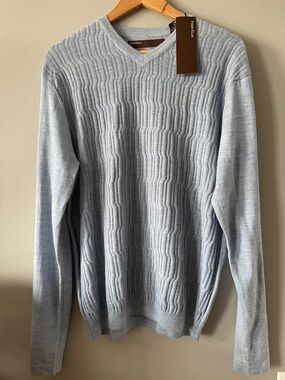 Perry Ellis men's sweater v-neck design light blue color merino wool